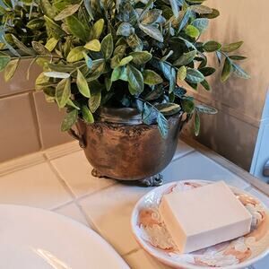 Elegant Vintage Soap Dish Filigree Leaf Design Light Pink & White Italian Beauty